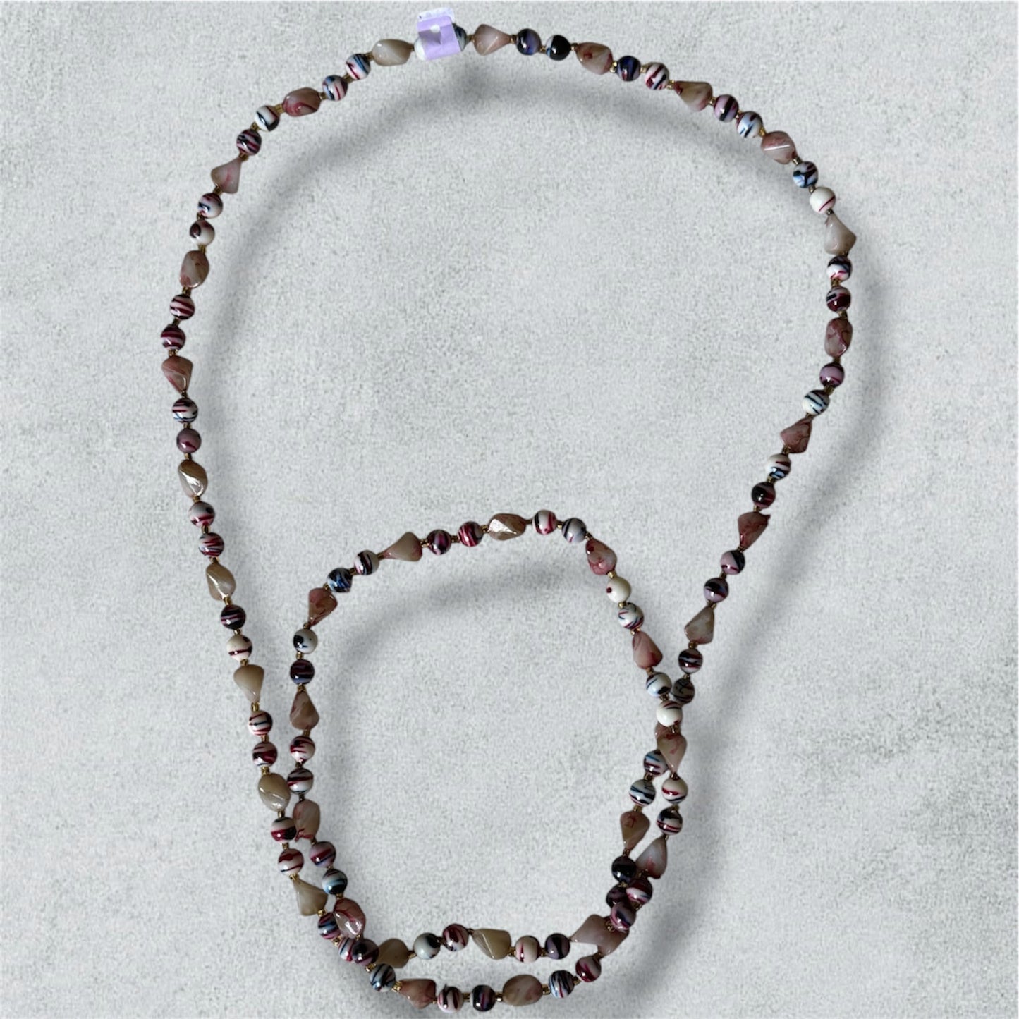 Collier de pierres colorées