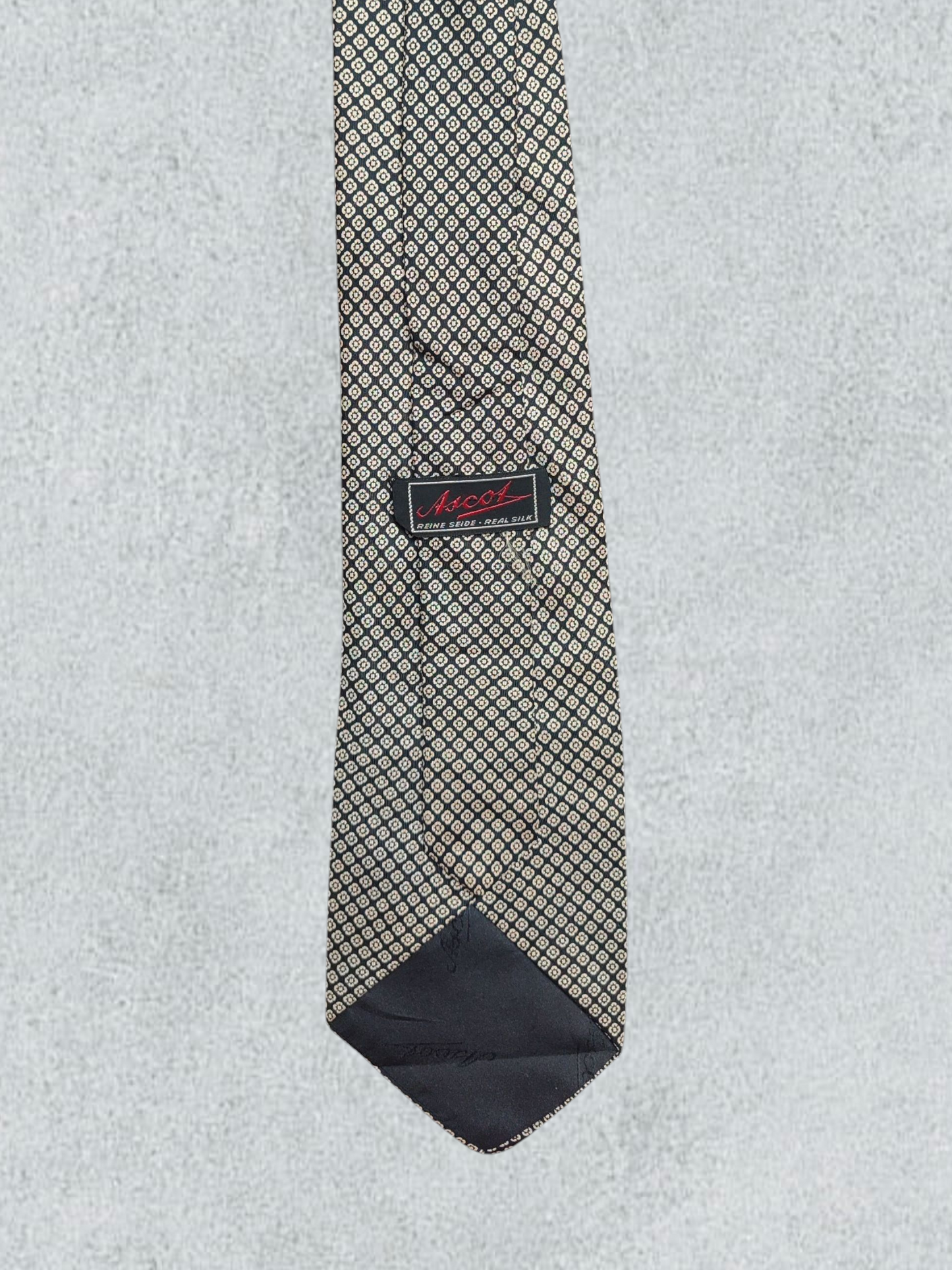 Vintage Tie With A Geometric Micro-Pattern