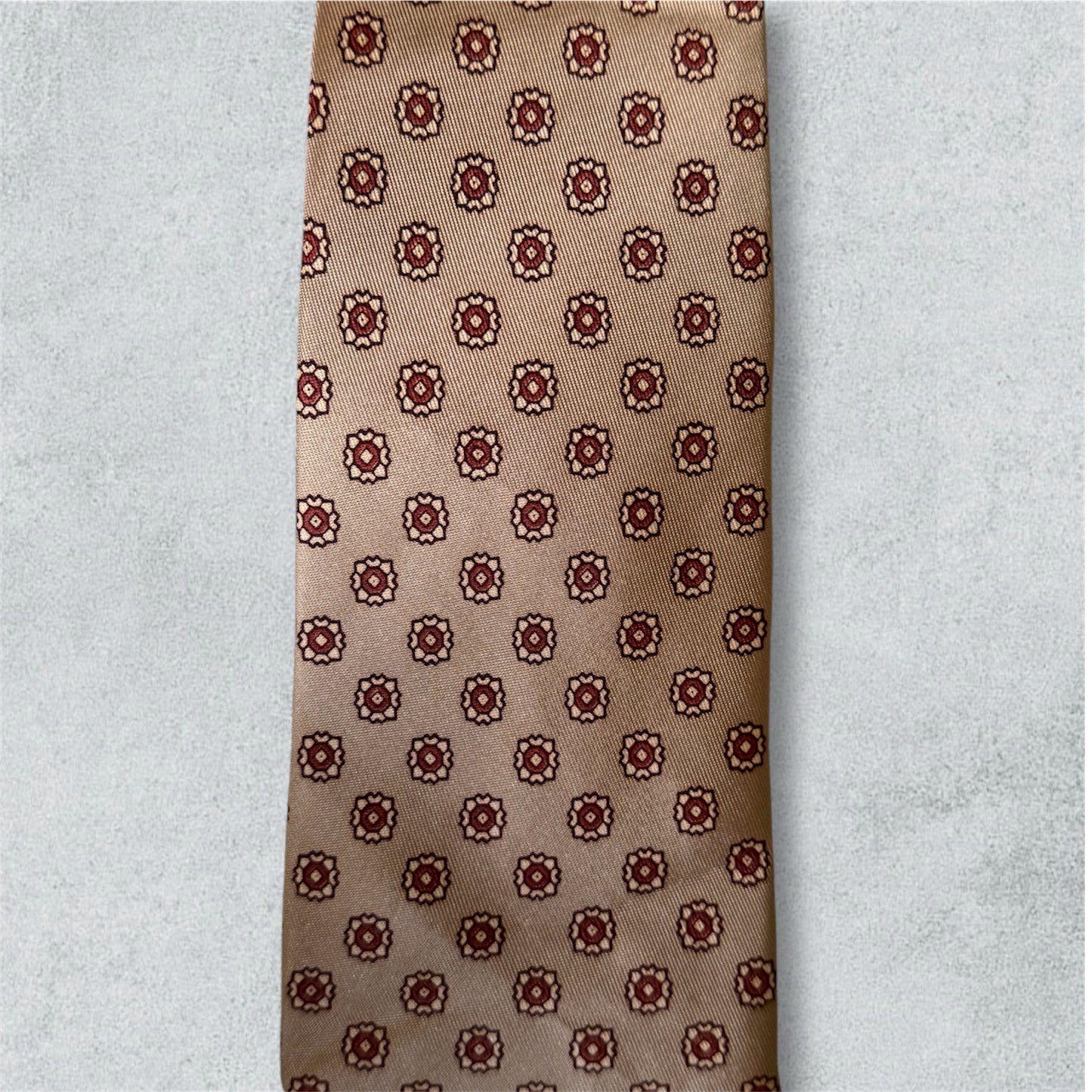 Tie with floral pattern