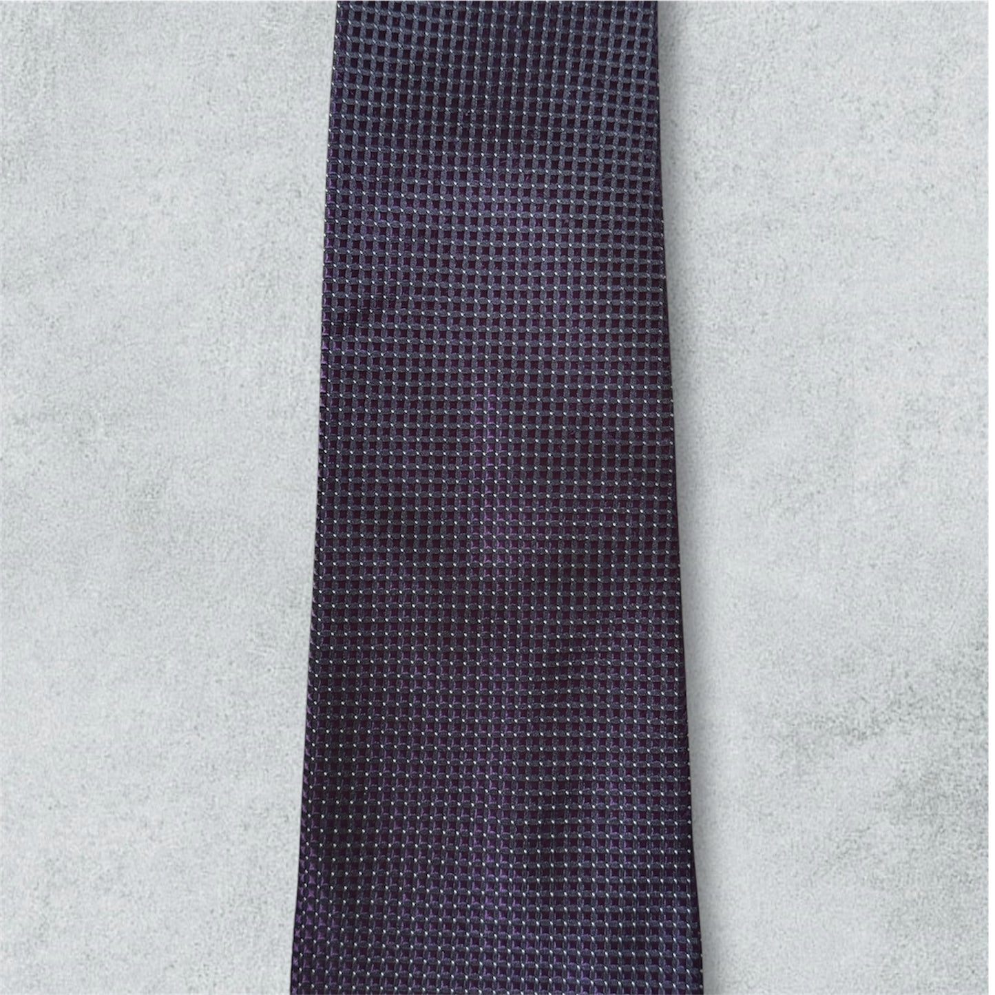 Cravate mauve à pois blanc