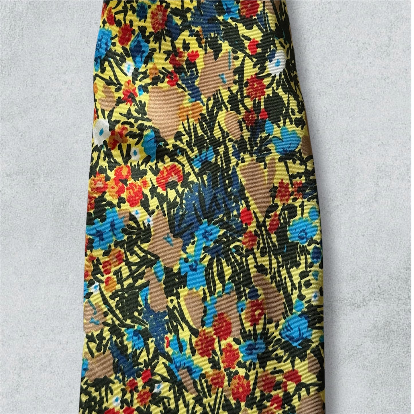 Multicolor tie
