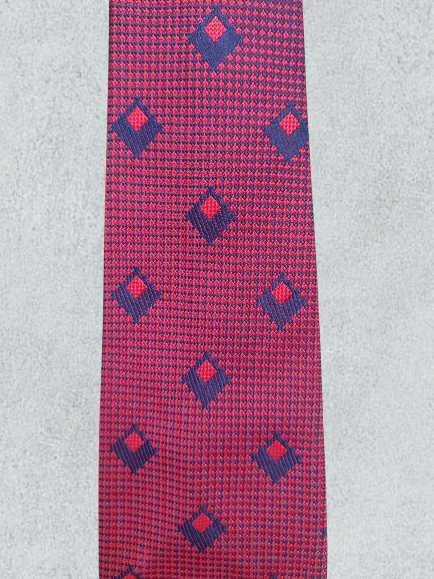 Geometric Diamond Tie