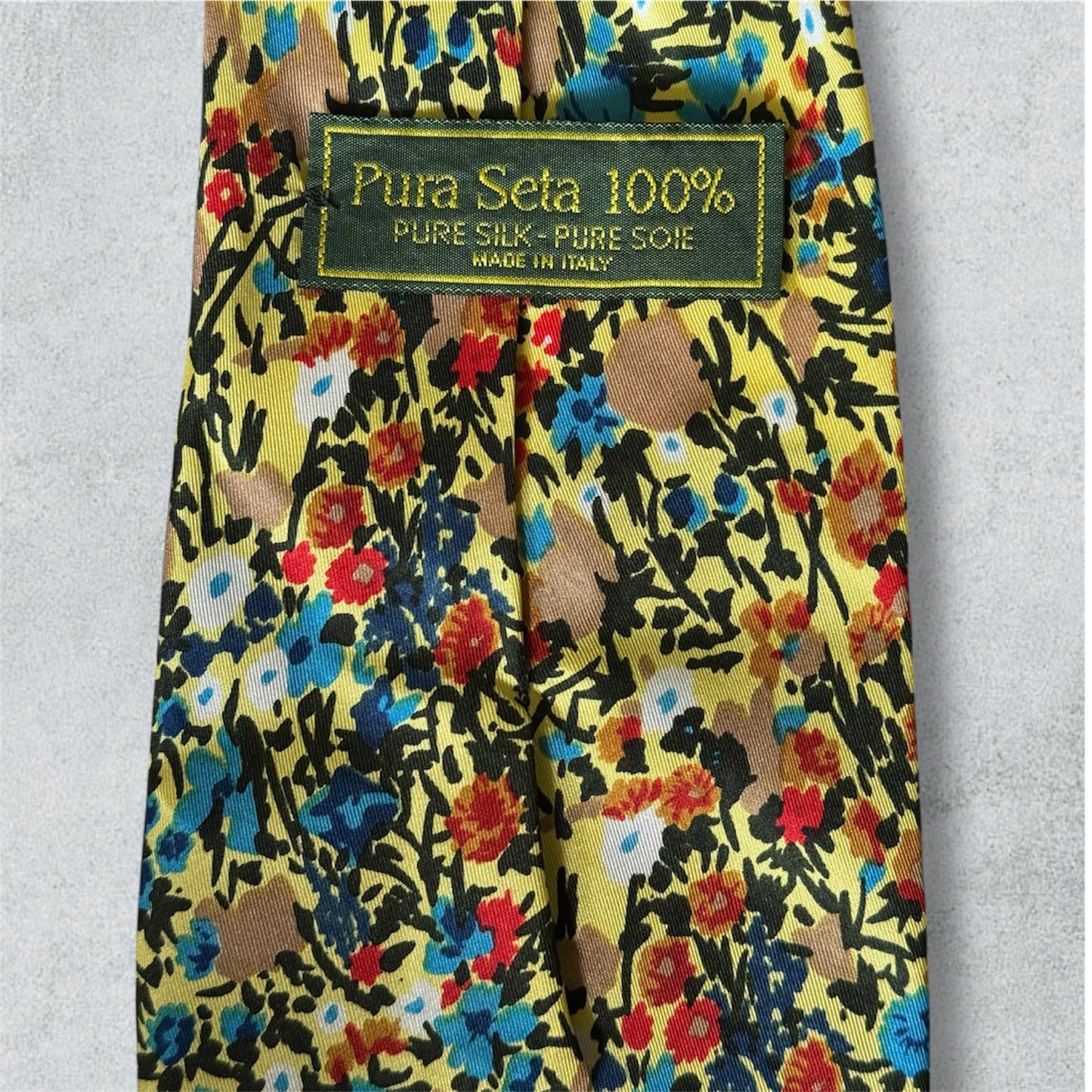 Multicolor tie