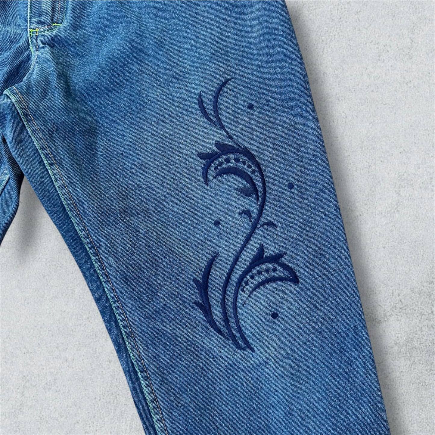 High Waist Jeans With Embroidery – Noir sur Blanc Paris - NABE vintage