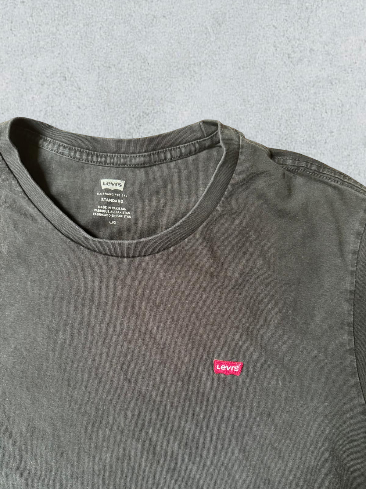 Levi`s Black T-shirt Size L - NABE vintage