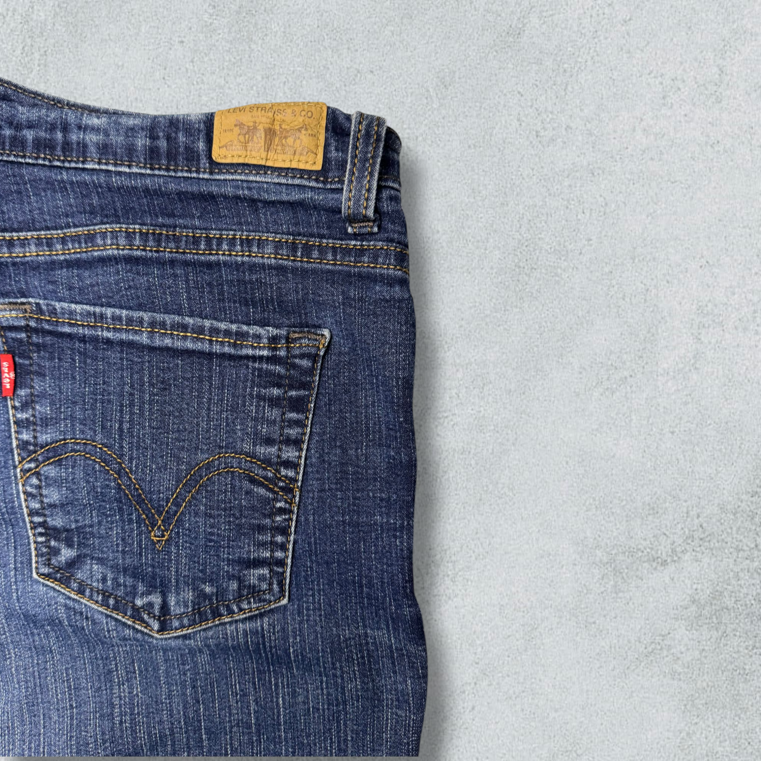 Perfectly Slimmimg Levi’s Jeans - NABE vintage