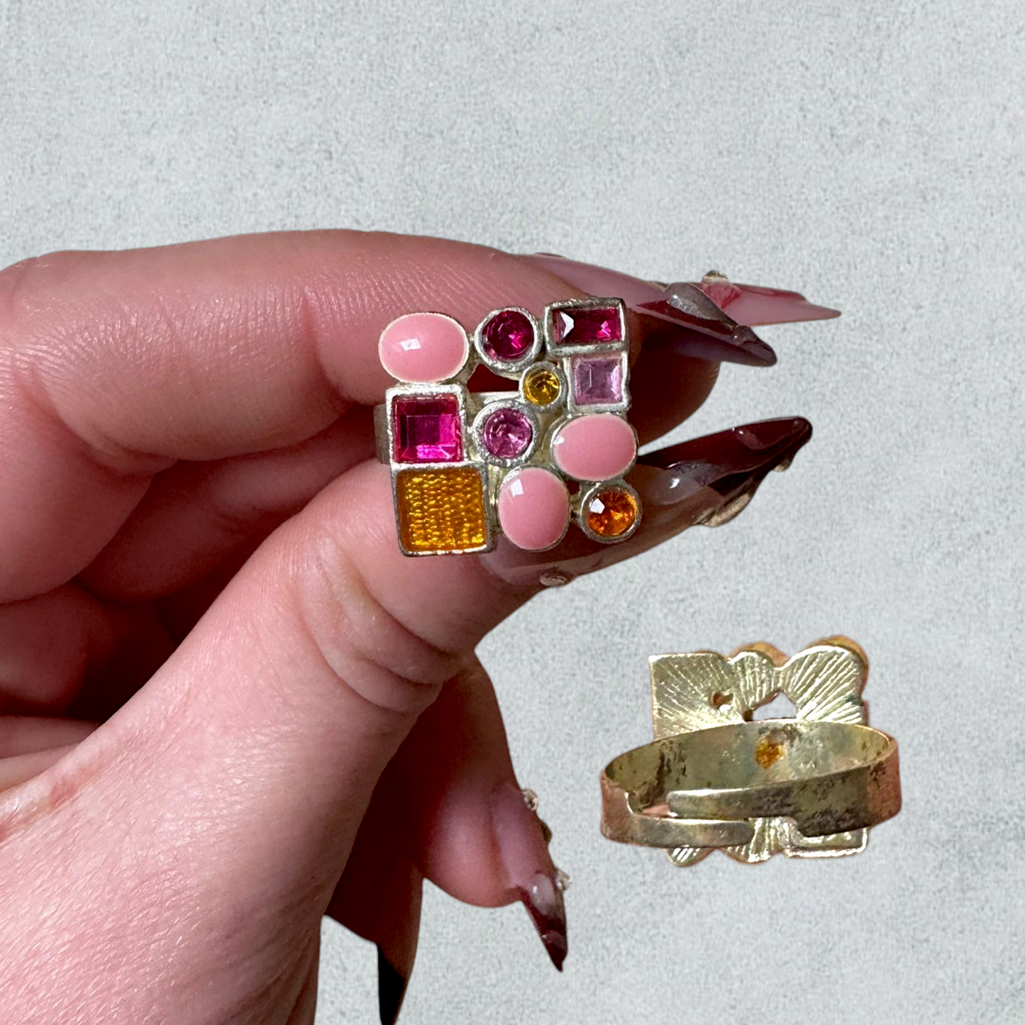 Geometric Multicolor Ring