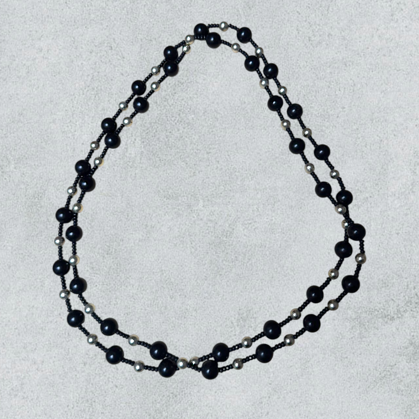 Long Sautoir Necklace With Black And White Pearls